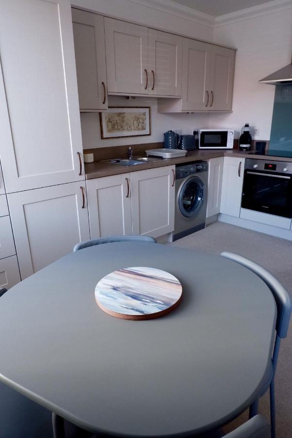 No 7 Quiet, Two Bedroom Ground Floor Flat In Tornagrain Great For Early Airport Departures Or Late Flights Dalcross Exteriör bild